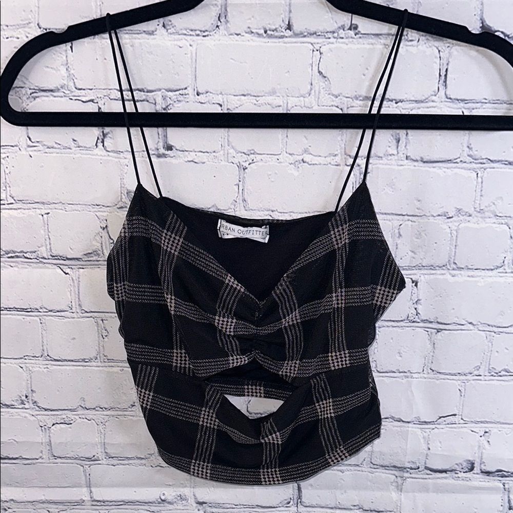 ✨ Urban Outfitters Cropped Tank with Keyhole Opening - Sz med Perfect Condition